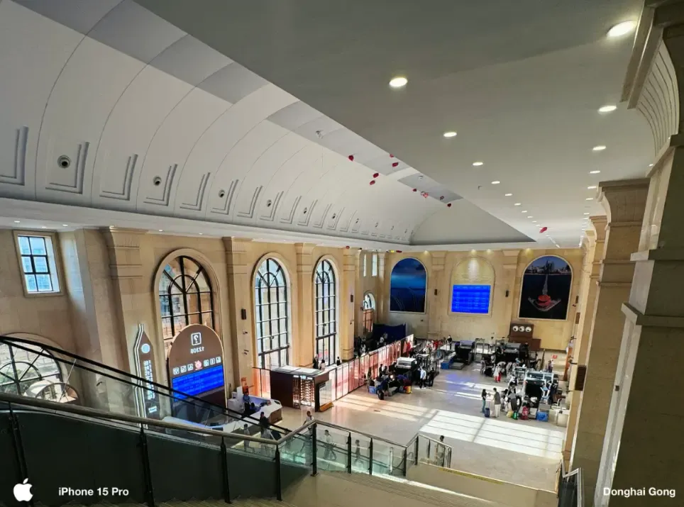 青岛火车站候车大厅