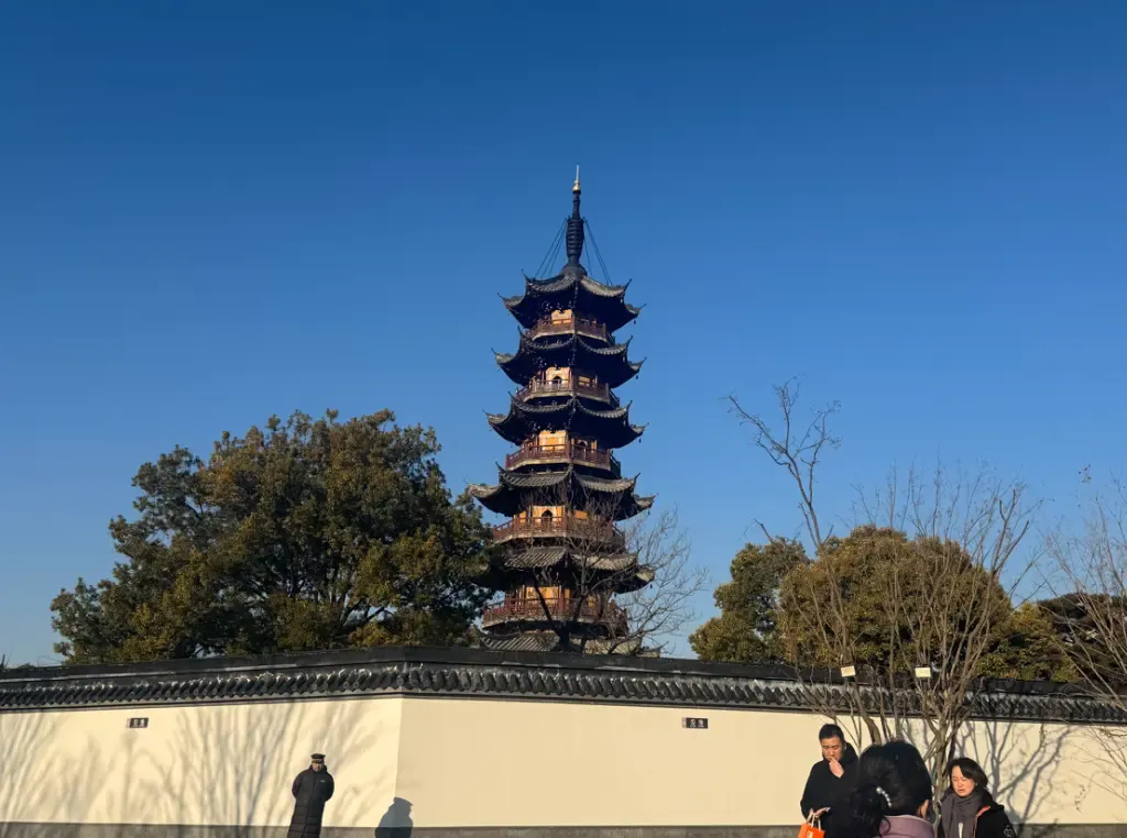 龙华塔(又称报恩寺)